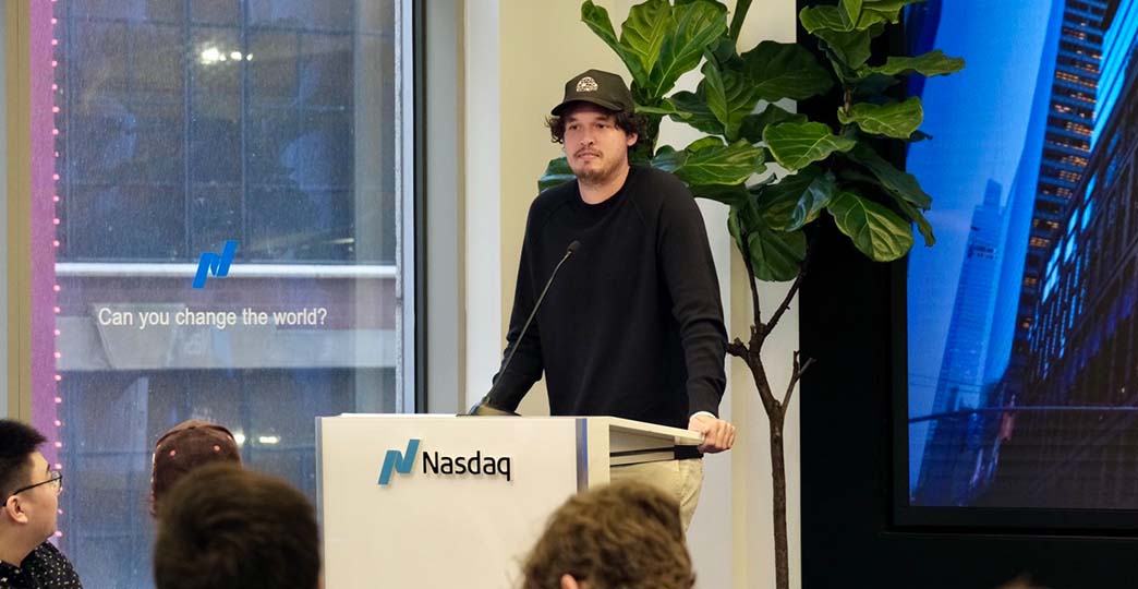 Luca Schnetzler, CEO de Pudgy Penguin, hablando en el evento Web3 Takeover de VanEck